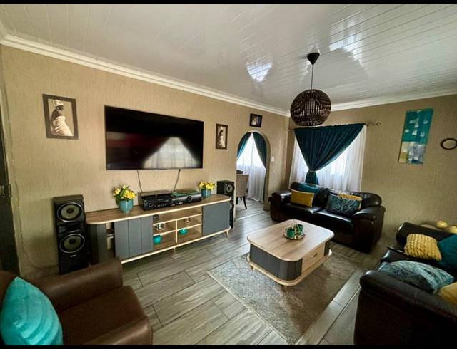 3 BEDROOM HOUSE FOR SALE IN VANDERBIJLPARK CW 2